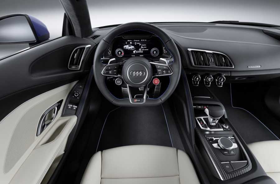 Audi R8 V10 cabin